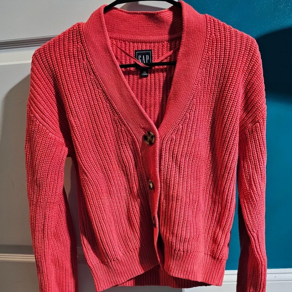 Gap sweater